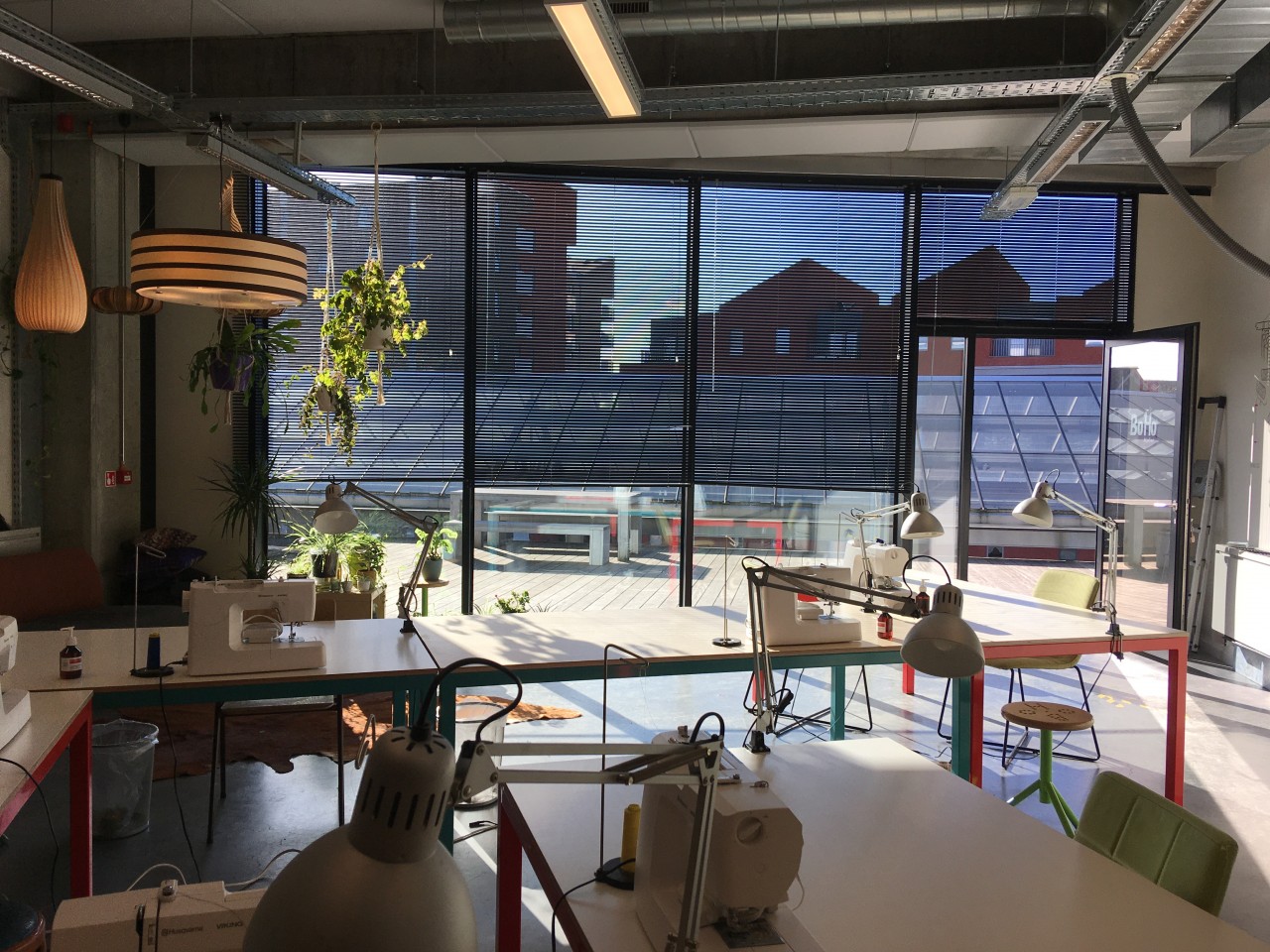 ZOMERWORKSHOPS  STARTERS NAAIEN & OPEN ATELIER NAAIEN - VOLWASSENEN